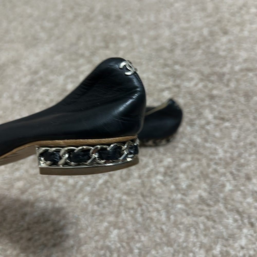 CHANEL - Picture 5 of 8